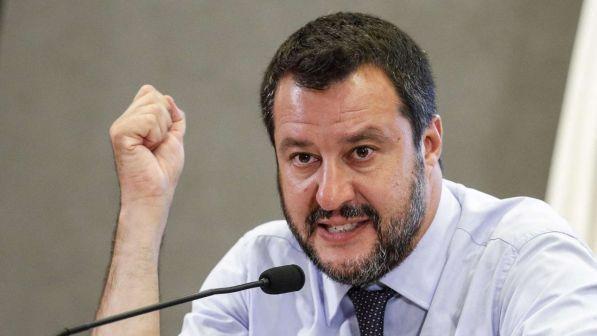 Salvini: "Taglio parlamentari è un salva-Renzi, impossibile votare"