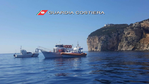 Grotte di Nettuno, motonave sbatte su scogli: 2 feriti con fratture