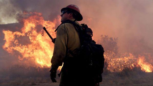 California, vasti incendi a nord e sud: 300 abitazioni evacuate