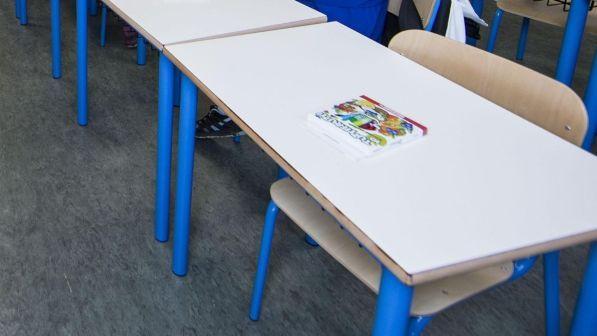 Ironia in chat su una dirigente: la scuola punisce una mamma espellendo la figlia dall'asilo