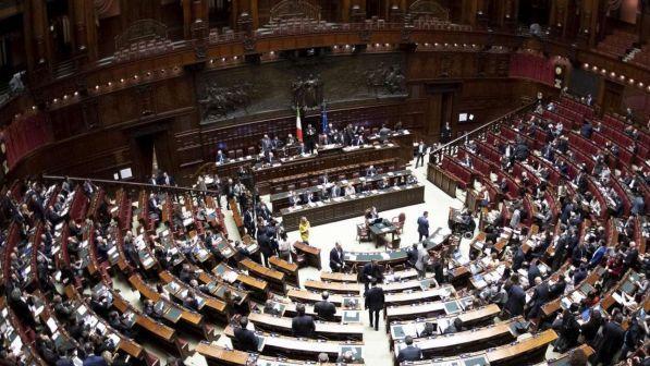 Manovra, ok dall'commissione Bilancio: testo alla Camera | Arrivano incentivi auto pulite e assunzioni nella scuola