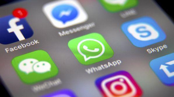 Whatsapp, Instagram e Facebook down, gli utenti: "Non riusciamo a scaricare foto, audio e video"