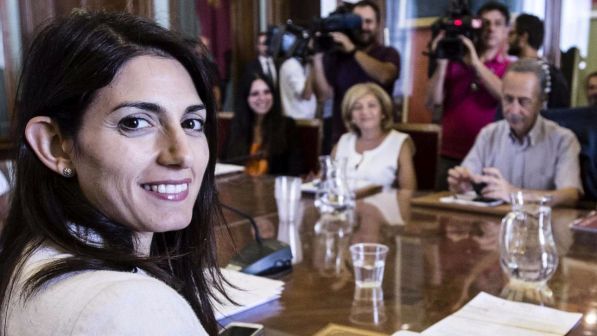 M5s, Raggi "apre" alla sua maggioranza: "Scegliamo insieme il nuovo assessore"