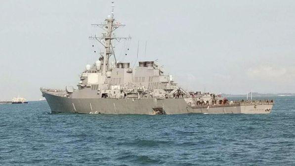 Nave da guerra Usa urta tanker vicino a Singapore: 10 dispersi e 5 feriti