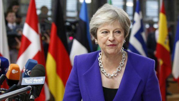 Brexit, membri del governo annullano impegni e rientrano a Londra