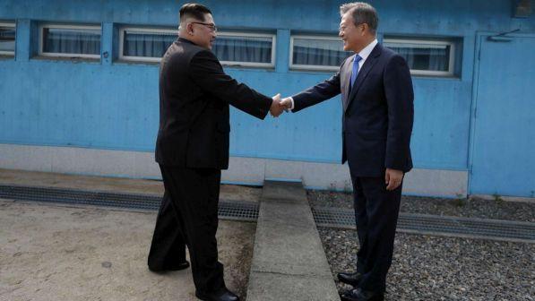 Coree, Kim scrive a Moon: "Nel 2019 più colloqui di pace"