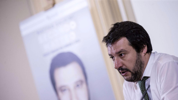 Brexit, Salvini pensa a un referendum italiano: "Roma controlli i confini e la sua moneta"