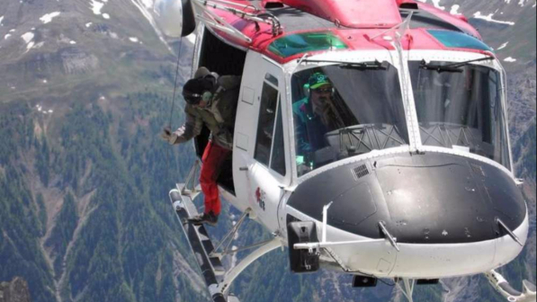 Brescia, 78enne sbalzato fuori da auto in montagna: morto sul colpo