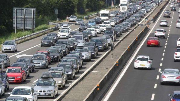 Esodo estivo, code di 3 ore per raggiungere traghetti verso la Sicilia