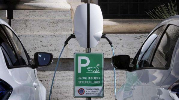 Auto elettriche troppo silenziose, l'Unione Europea corre ai ripari