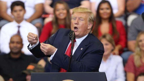 Trump contro l'Europa: mi daranno quello che voglio, tasseremo auto