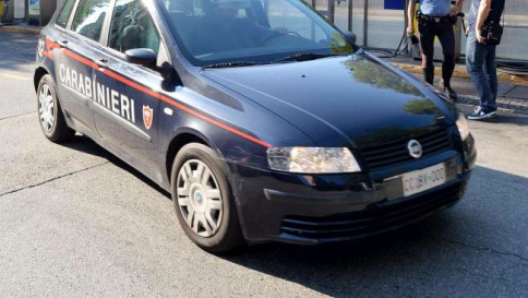 distributore benzina torino gambizzato 112