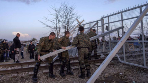 Migranti, dall'Austria no passi indietro sulla chiusura della rotta balcanica