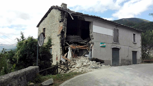 Sisma, vigili del fuoco: "Nelle Marche non ci sono più dispersi"