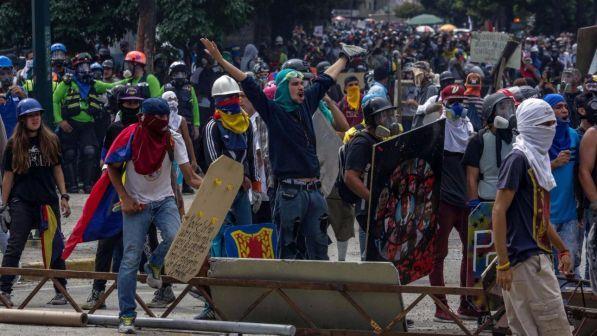 Caos Venezuela, nuove sanzioni dagli Usa: colpite 13 persone