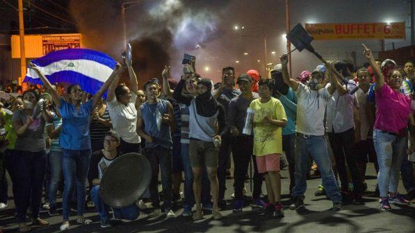 Nicaragua, paramilitari attaccano manifestanti: almeno tre morti