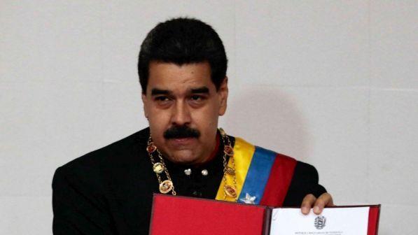 Venezuela, Maduro attacca Mike Pence: è un "malato ossessivo"