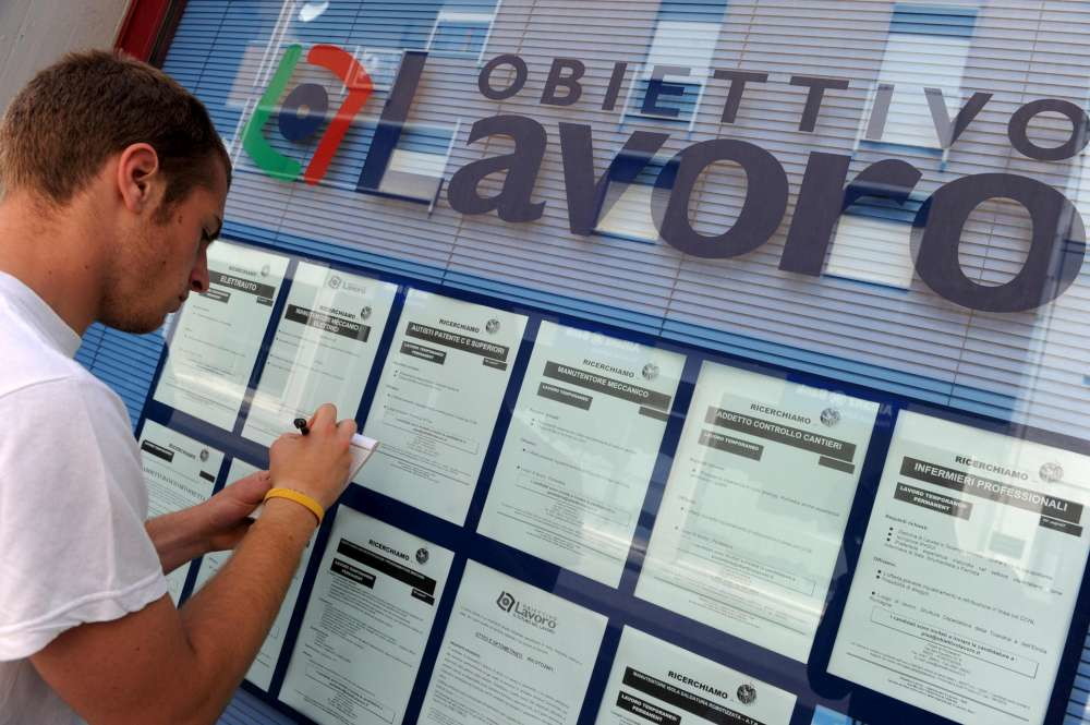 giovani lavoro disoccupati disoccupazione occupazione, generica