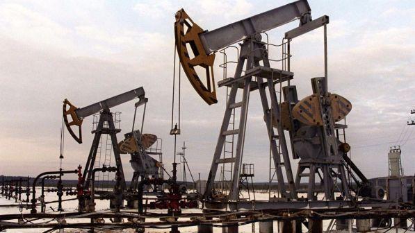Petrolio, quotazioni in salita: superata soglia 55 dollari al barile