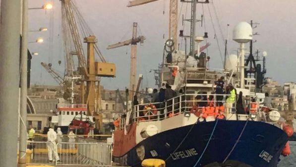 Migranti, Malta chiude i porti alle navi ong dopo il caso Lifeline