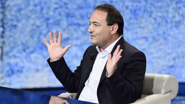 Parigi si schiera col sindaco di Riace: "Sospensione inaccettabile"