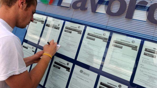 Lavoro, la Cgil: ad agosto è record di contratti a termine