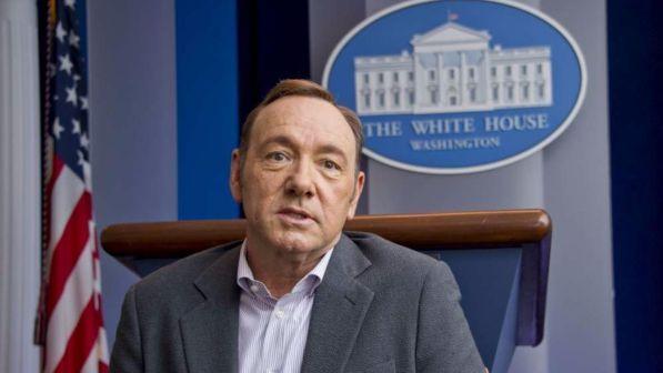Kevin Spacey licenziato: "House of Cards" riparte senza di lui