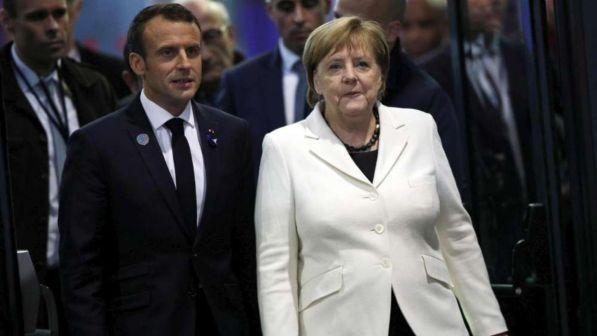 Merkel e Macron: "I nazionalismi rimettono in dubbio la pace"