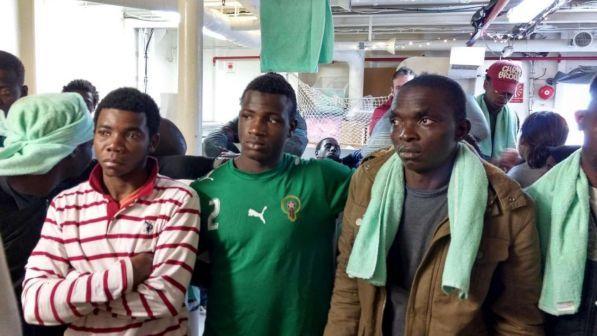 Migranti, Sea Watch va a Catania: maggiorenni trasferiti a Messina