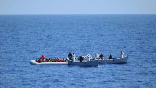 Migranti, a Parigi accordo su regole per Ong e fondi alla Libia