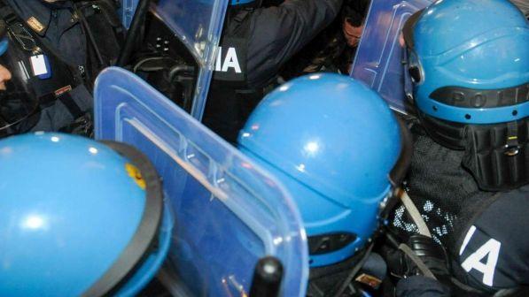 Corteo antirazzista a Piacenza, scontri fra manifestanti e polizia