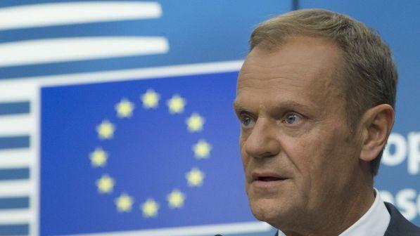 Gestione migranti Ue, Tusk: crisi irrisolvibile se alcuni la usano