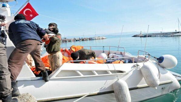 Migranti, naufragio nel mar Egeo: almeno dieci i dispersi