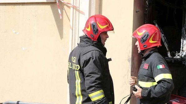 Varese, incendio in una palazzina: sei feriti lievi