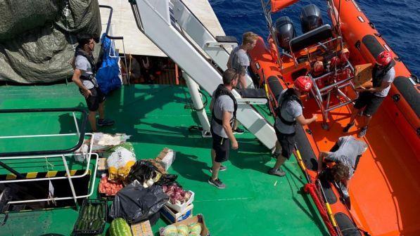 Migranti, Open Arms: "Decimo giorno a bordo, resistiamo, vergogna Europa"