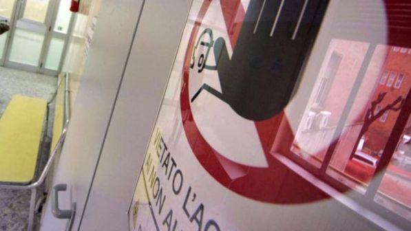 Napoli, cade da scooter dopo essere stato urtato da pirata: grave