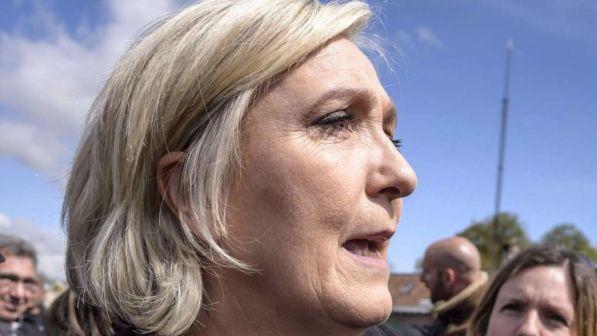Marine Le Pen deve rimborsare 300mila euro al Parlamento europeo