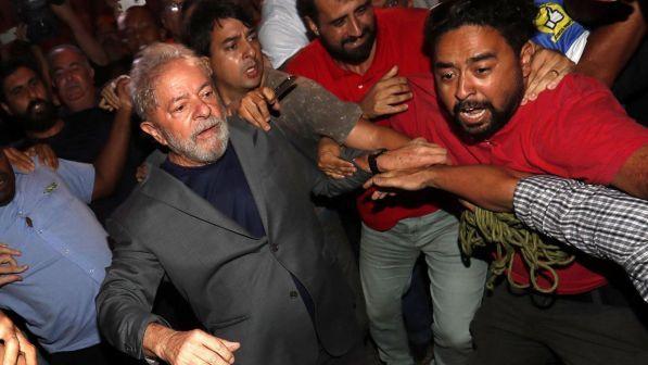 Brasile, giudice federale blocca la scarcerazione di Lula