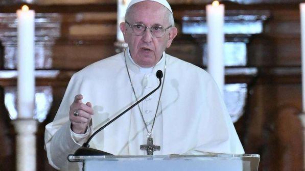 Pedofilia, Papa: "Scandalo mostruoso, ma la Chiesa ora lo affronta"