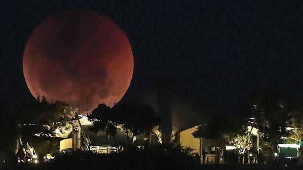 Attesa per la Superluna: si mostrerà all'alba del 21 gennaio