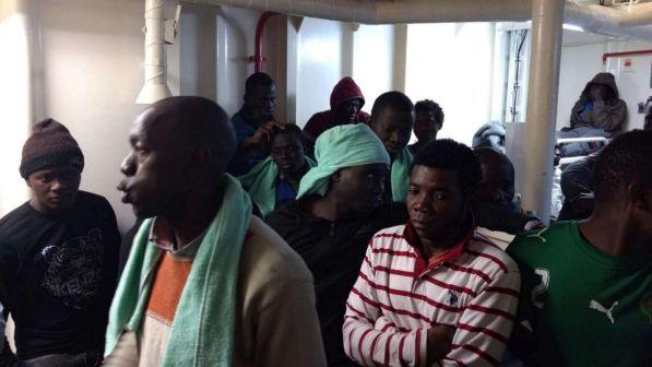 Migranti, Salvini: "Limiterò l'accesso in acque italiane"