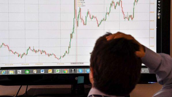 Piazza Affari ultima in Europa, lo spread Btp/Bund sopra 290 punti
