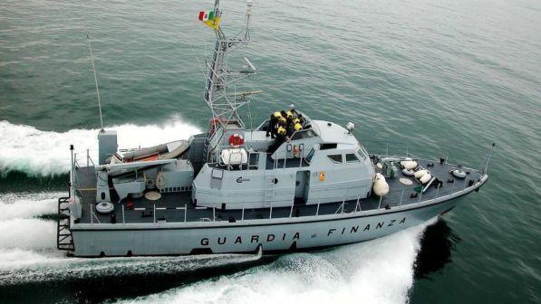 Migranti: soccorsi in 20 da motovedetta gdf al largo di Lampedusa