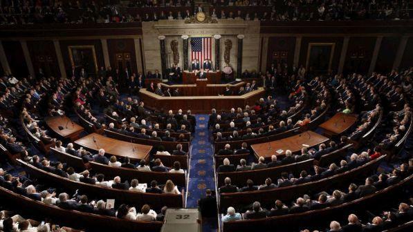 Usa, schiaffo del Congresso a Trump: "Denunci i gruppi razzisti"