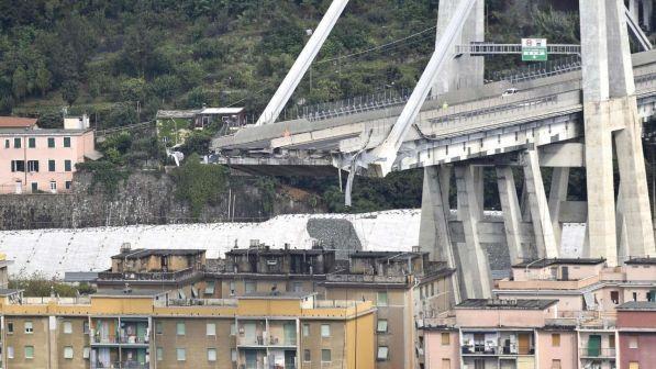 Crollo ponte: all'ospedale San Martino 22 corpi, in arrivo altri 7