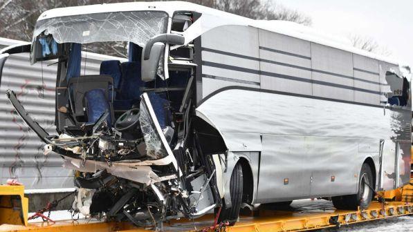 Incidente bus in Svizzera, 51 persone a bordo: almeno 13 italiani