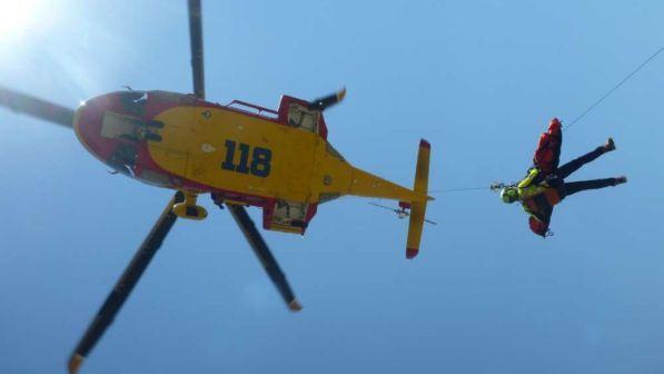 Parma, cacciatore 60enne precipita in un canalone: è grave