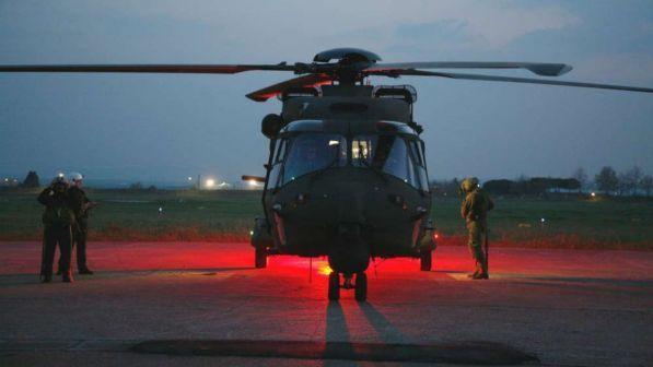 Sondrio, elicottero dell'esercito atterra in area affollata:3 feriti