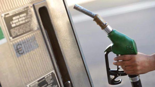 Carburanti, nuovi rincari sulla rete: stangata su verde e diesel