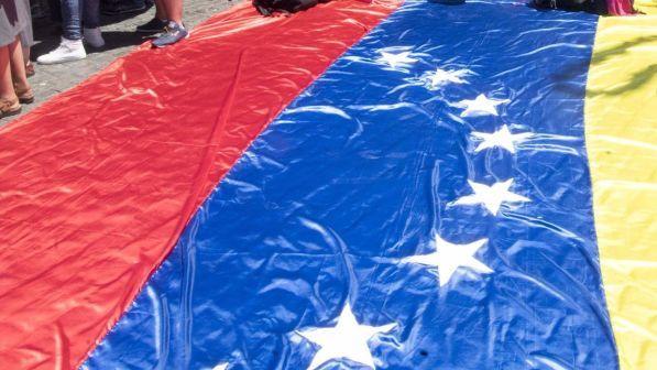Venezuela, opposizione: 2 persone uccise da paramilitari a un seggio